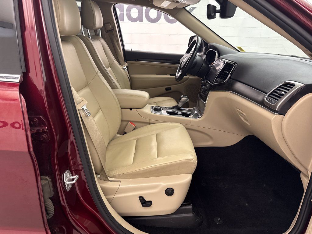 Used 2020 Jeep Grand Cherokee Limited AWD/4WD image 25
