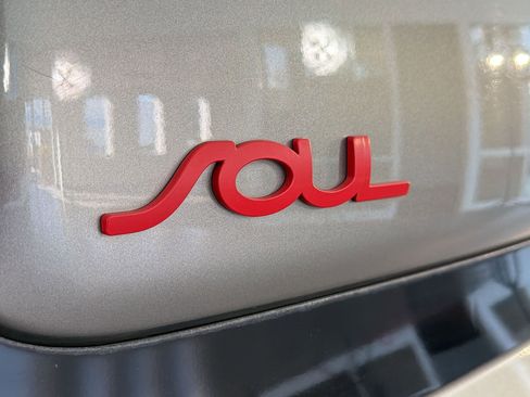 Used 2018 Kia Soul ! w/ Tech Package FWD image 34