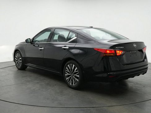 Used 2025 Nissan Altima 2.5 SV FWD image 6