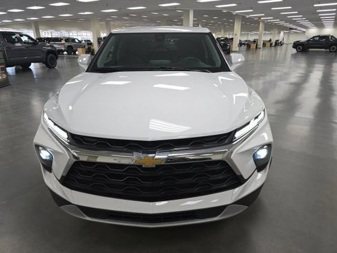 Used 2025 Chevrolet Blazer LT FWD image 2