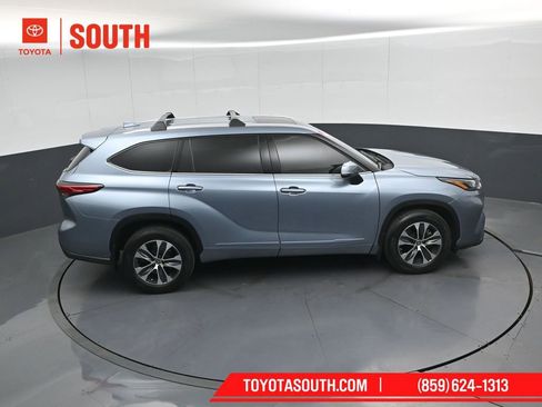 Used 2022 Toyota Highlander XLE AWD/4WD image 52