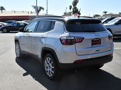 Used 2025 Jeep Compass Limited AWD/4WD image 6