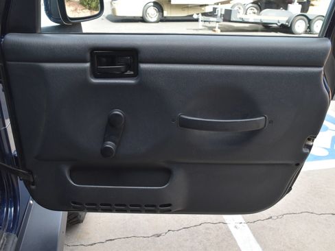 Used 2006 Jeep Wrangler X AWD/4WD image 20