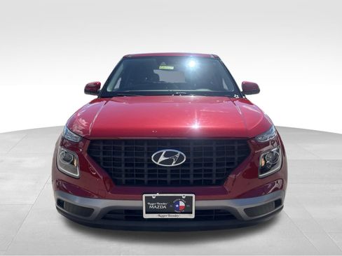 Used 2021 Hyundai Venue SE FWD image 2