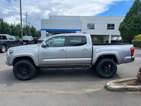 Used 2020 Toyota Tacoma SR5 AWD/4WD image 4