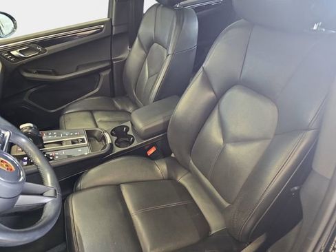 Used 2023 Porsche Macan Turbo AWD/4WD image 18