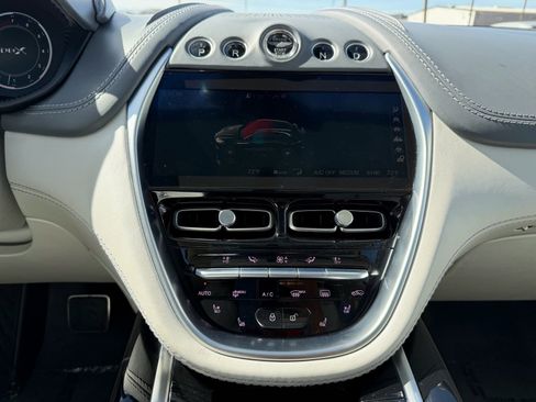 Used 2021 Aston Martin DBX image 15