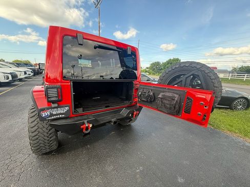 Used 2015 Jeep Wrangler Unlimited Rubicon w/ Dual Top Group AWD/4WD image 5