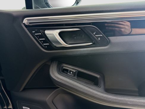 Used 2018 Porsche Macan S image 30