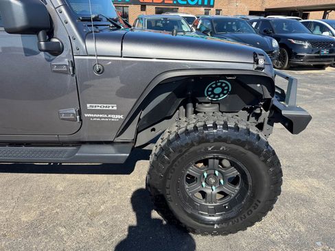 Used 2018 Jeep Wrangler Unlimited Sport S AWD/4WD image 46