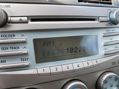 Used 2009 Toyota Camry LE FWD image 22