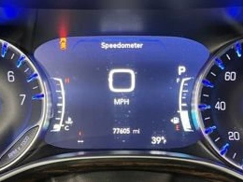 Used 2023 Chrysler Pacifica Limited FWD image 24