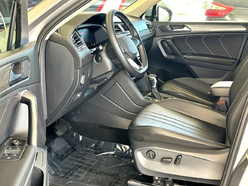 Used 2024 Volkswagen Tiguan SE AWD/4WD image 10