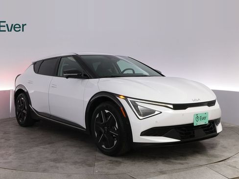 Used 2025 Kia EV6 Wind RWD image 13