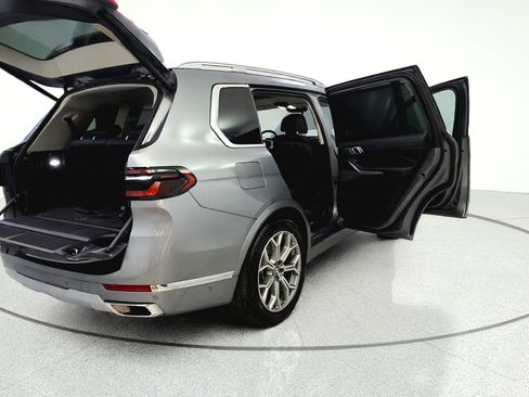 Used 2025 BMW X7 xDrive40i AWD/4WD image 14
