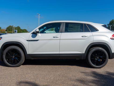 New 2026 Volkswagen Atlas Cross Sport SE image 3