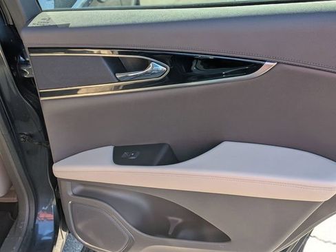 Used 2022 Lincoln Nautilus Standard w/ Premium Package image 33