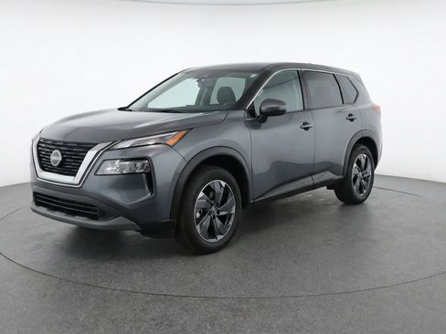 Used 2025 Nissan Rogue SV image 3
