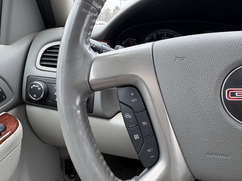 Used 2014 GMC Yukon XL SLT w/ SLT Chrome Package image 10