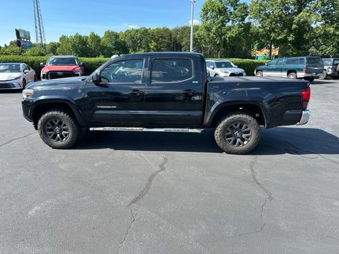 Used 2019 Toyota Tacoma SR5 AWD/4WD image 2
