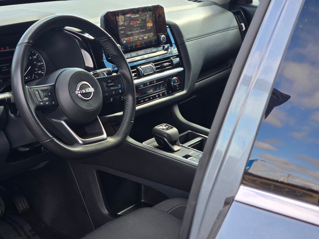 Used 2025 Nissan Pathfinder SV AWD/4WD image 26