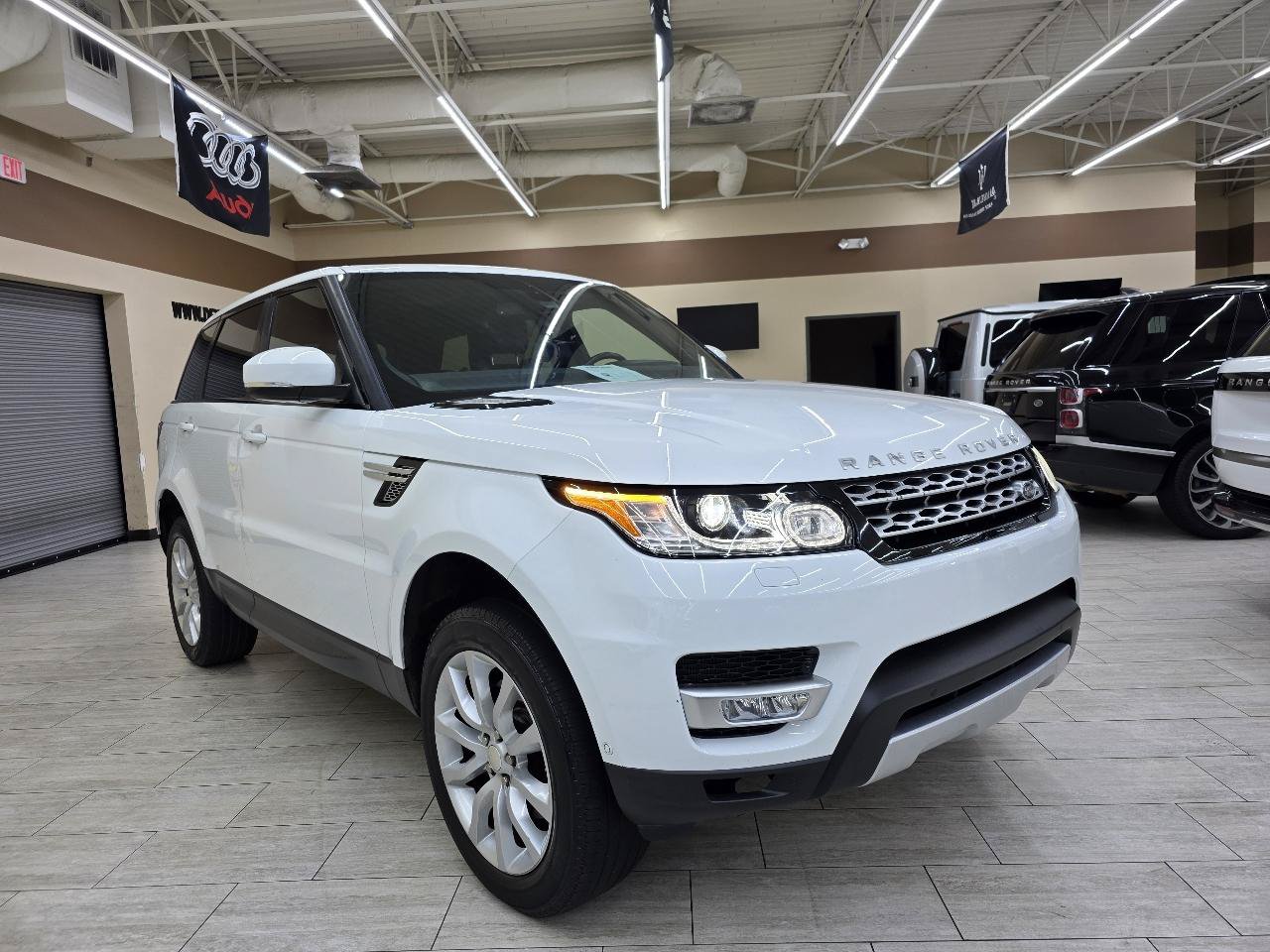 Used 2015 Land Rover Range Rover Sport HSE AWD/4WD image 4