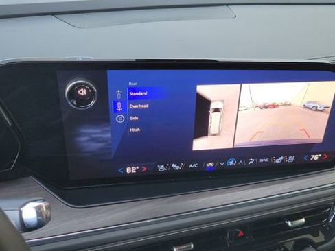 Used 2025 Chevrolet Suburban Premier image 17