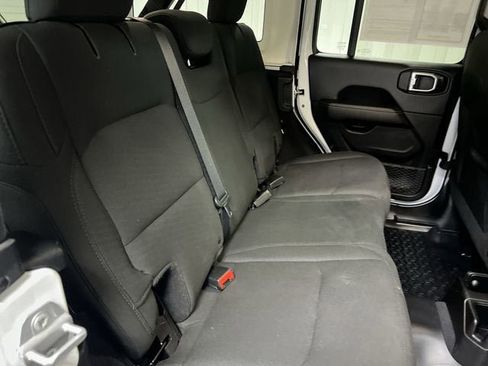Used 2019 Jeep Wrangler Unlimited Sahara AWD/4WD image 26