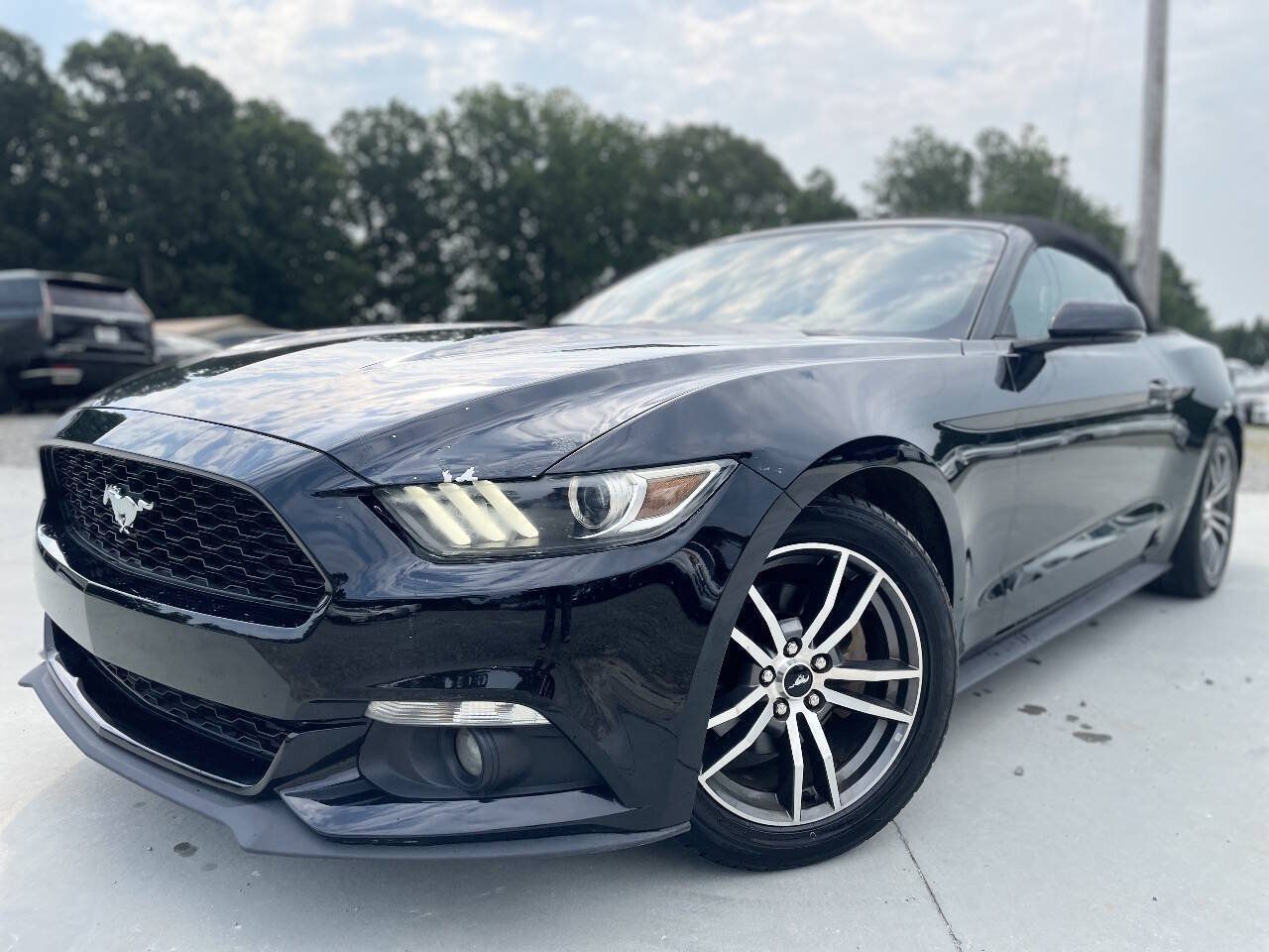 Used 2016 Ford Mustang Premium RWD image 3