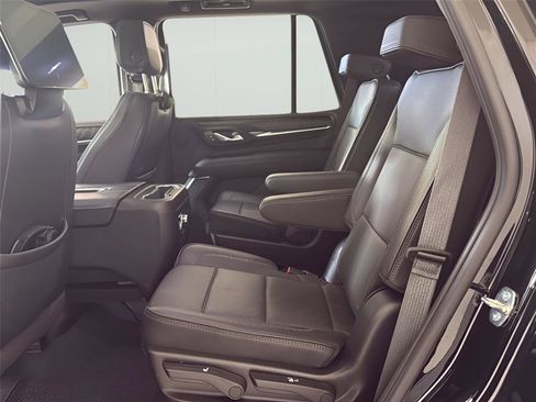 Used 2024 GMC Yukon Denali AWD/4WD image 14