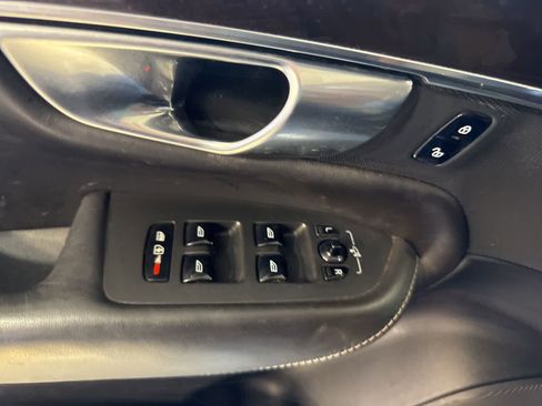 Used 2017 Volvo XC90 T6 Momentum w/ Vision Package image 20