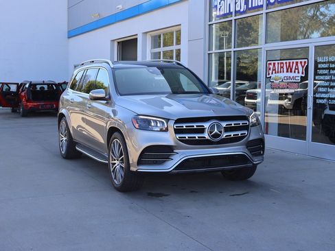 Used 2022 Mercedes-Benz GLS 450 4MATIC image 2