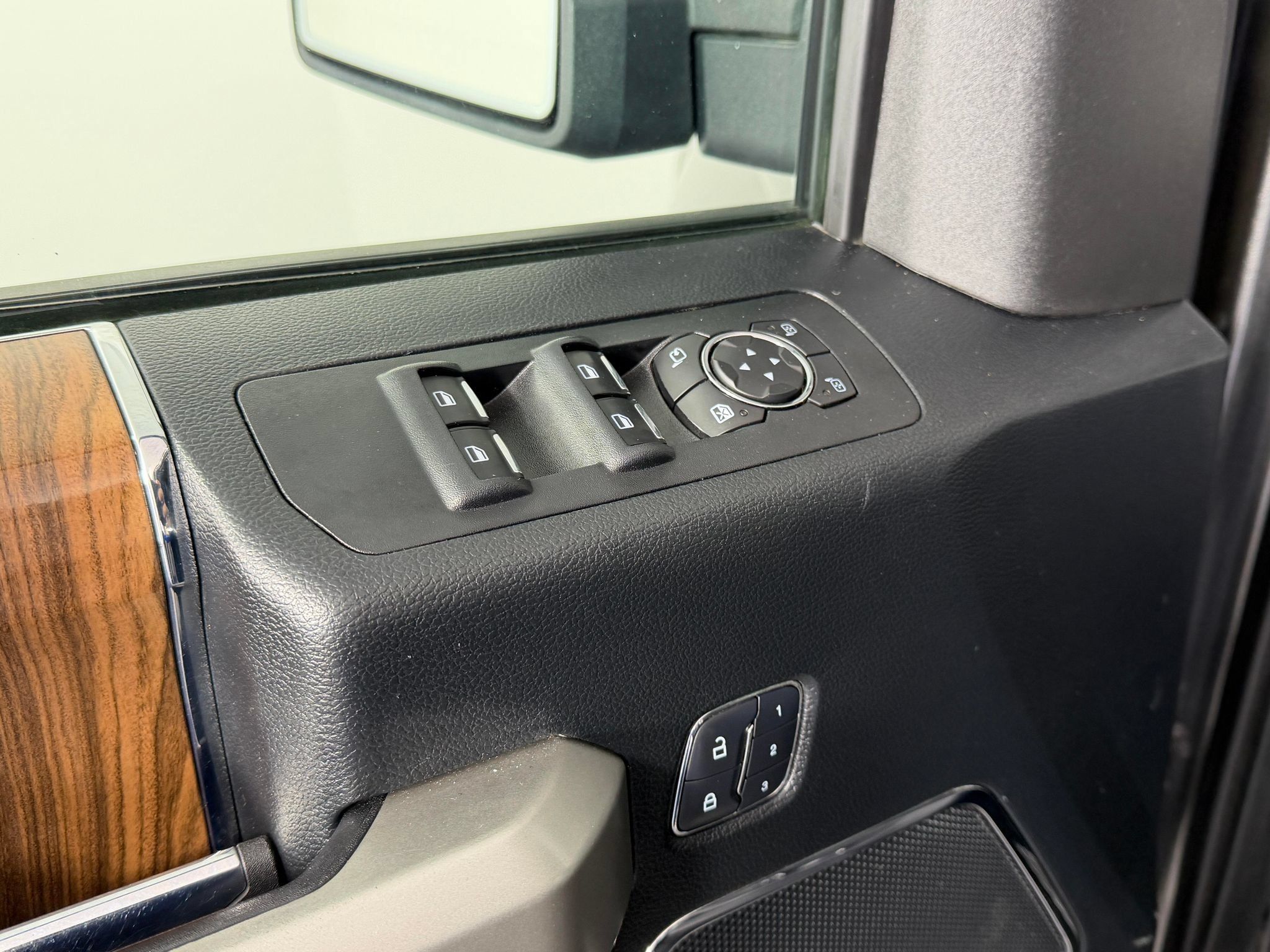 Used 2017 Ford F150 Lariat w/ Equipment Group 501A Mid AWD/4WD image 33