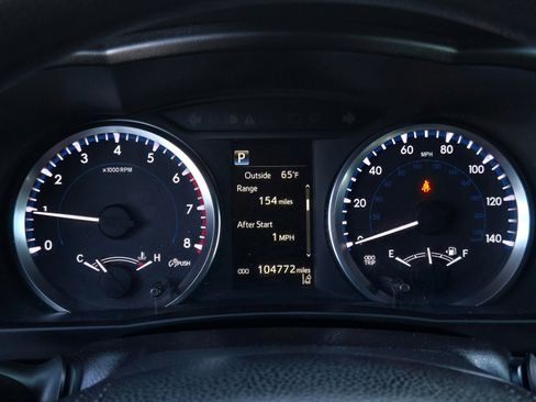 Used 2017 Toyota Highlander LE w/ Carpet Mat Package image 21