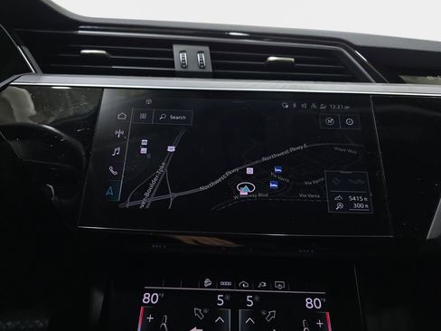 Used 2023 Audi e-tron Premium Plus w/ Premium Plus Package AWD/4WD image 23