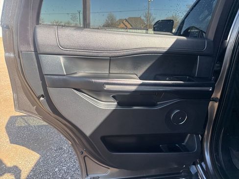 Used 2021 Ford Expedition XLT image 28