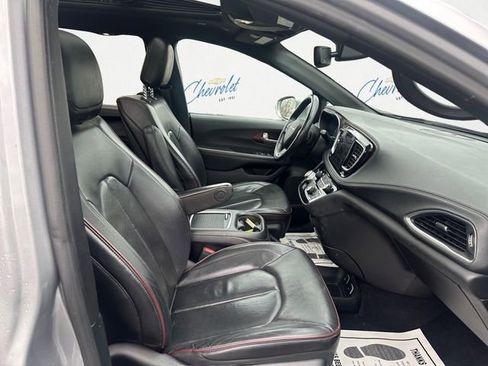 Used 2020 Chrysler Pacifica Limited image 13