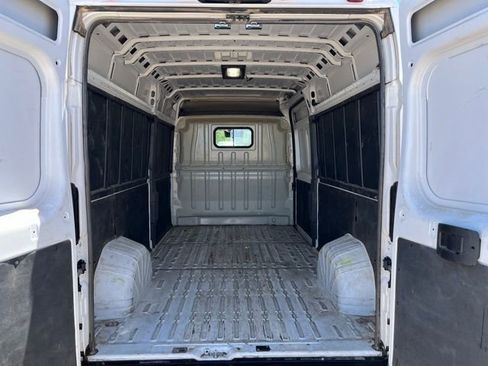 Used 2024 RAM ProMaster 2500 w/ Convenience Group image 12