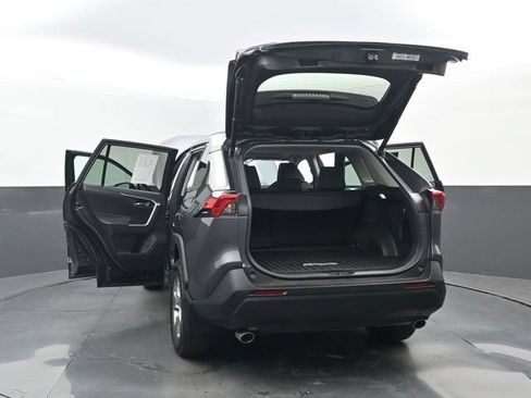 Used 2022 Toyota RAV4 XLE w/ Convenience Package FWD image 37