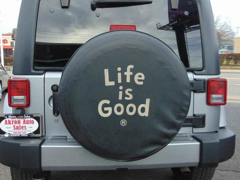 Used 2016 Jeep Wrangler Unlimited Sahara w/ Connectivity Group image 34