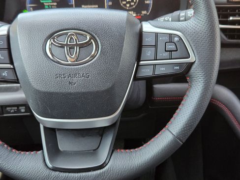 Used 2025 Toyota Sienna XSE FWD image 22
