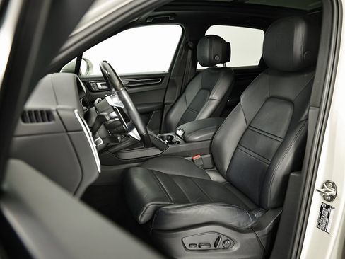 Used 2023 Porsche Cayenne image 5