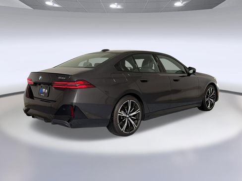Used 2026 BMW 530i w/ M Sport Package RWD image 9