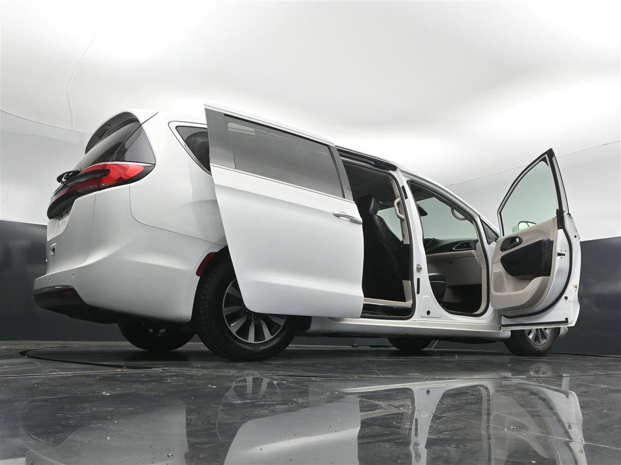 Used 2021 Chrysler Pacifica Touring-L FWD image 30