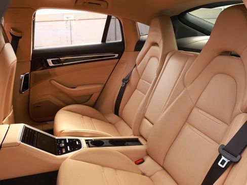 Used 2018 Porsche Panamera 4 AWD/4WD image 16
