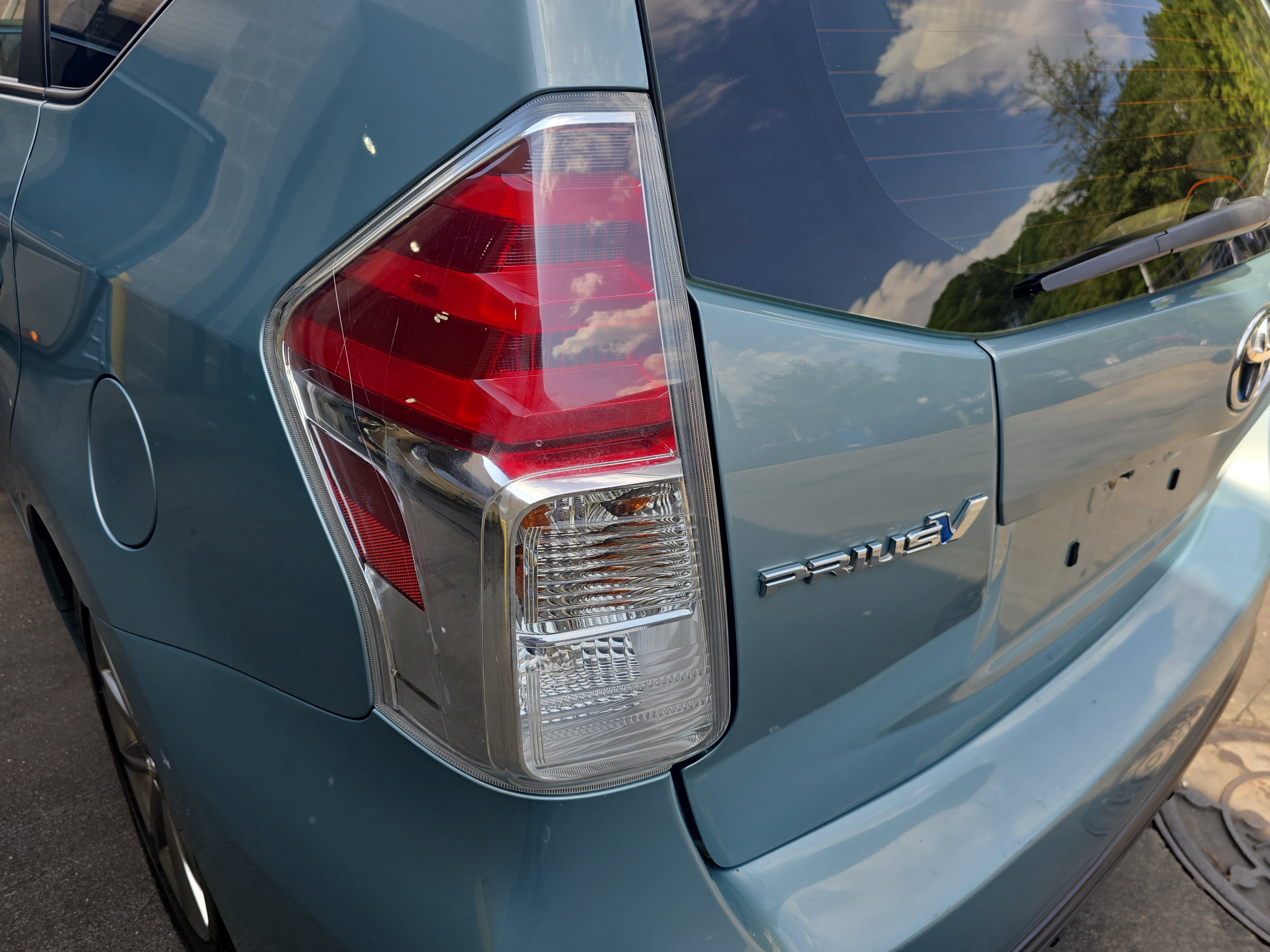 Used 2015 Toyota Prius V Five w/ Advanced Technology Package FWD image 34