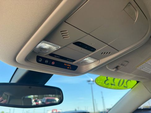 Used 2023 Buick Enclave Essence image 28