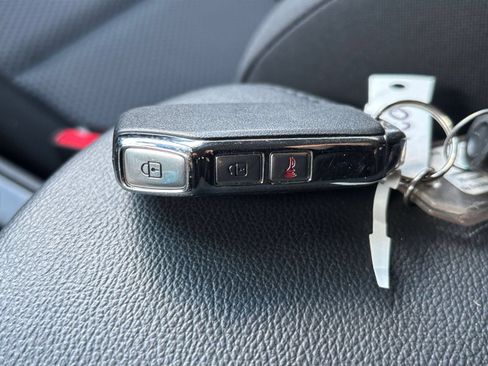 Used 2025 Kia Soul LX w/ LX Technology Package FWD image 20