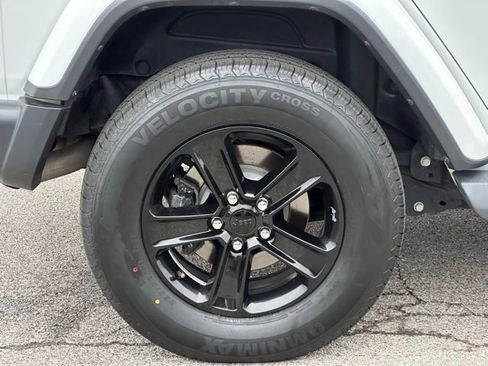 Used 2020 Jeep Wrangler Unlimited Sahara image 9