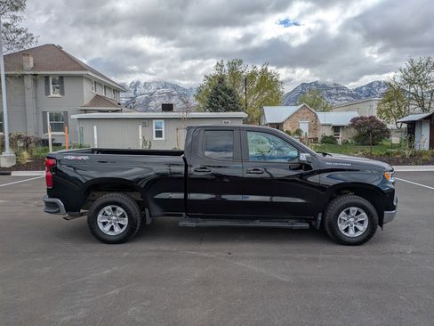 Used 2024 Chevrolet Silverado 1500 LT image 2
